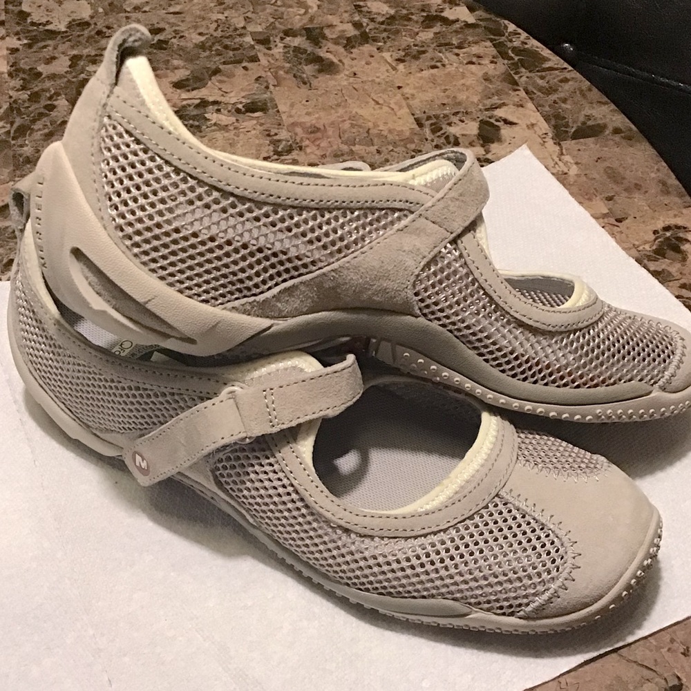 MERRELLS (beige) Walking Shoes